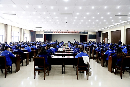 集團(tuán)公司開展化驗(yàn)員業(yè)務(wù)技能達(dá)標(biāo)測(cè)試